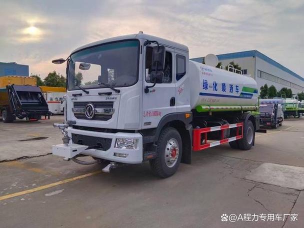 在城市建設與環(huán)境保護領域,各類專用車輛發(fā)揮著重要作用